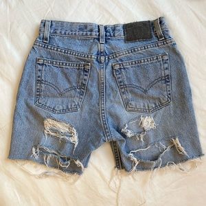 BACKSIDE RIPPED VINTAGE MIDI SHORTS 🍑